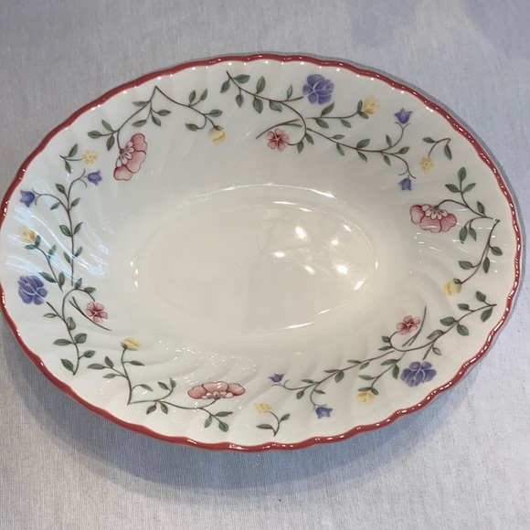 Johnson Brothers Other - Johnson Brothers Summer Chintz oval vegetable serving bowl